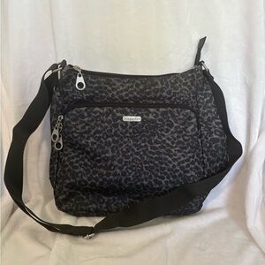 Baggallini Black Gray Leopard-Print Crossbody Bag